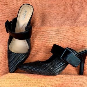 9M Black Alfani Swelled Buckled Heel
